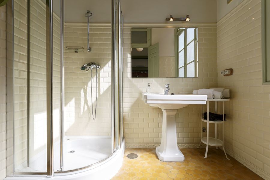 Ristrutturazione bagno: come scegliere il piatto doccia