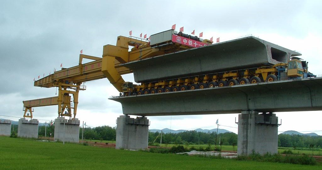 La macchina che costruisce “mega-ponti” in metà tempo e in modo automatizzato