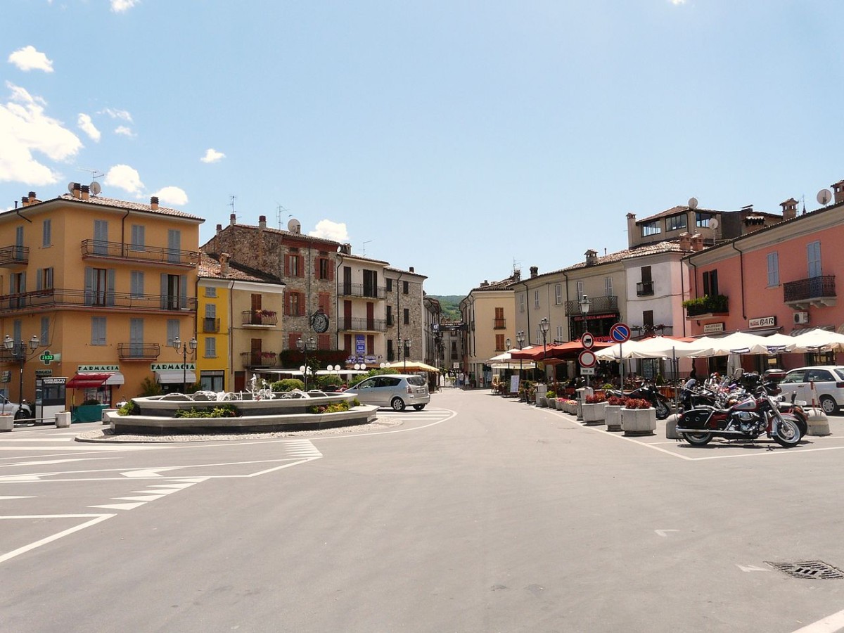 1280px-bobbio-piazzawikipedia