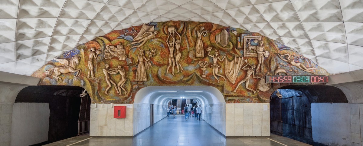 Il fascino senza tempo delle stazioni sovietiche della metro