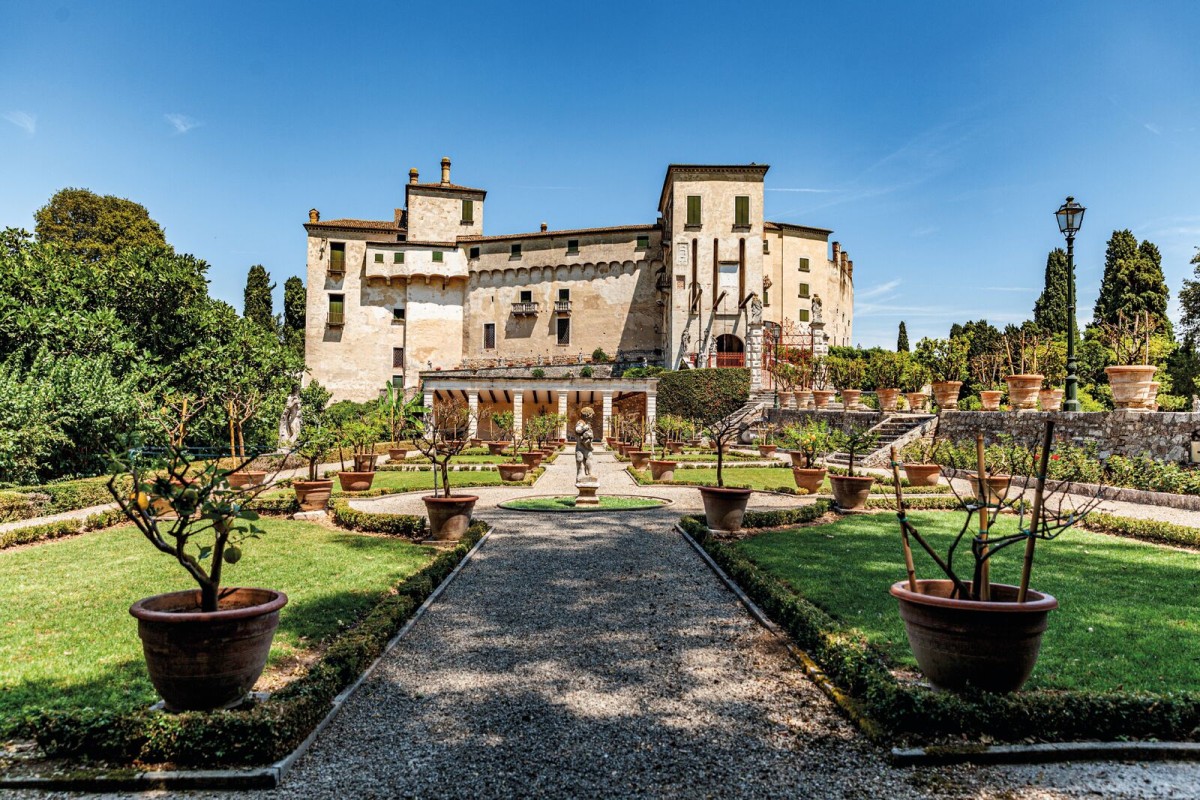 Castelli in vendita in Italia, eccone cinque dal Piemonte all'Umbria