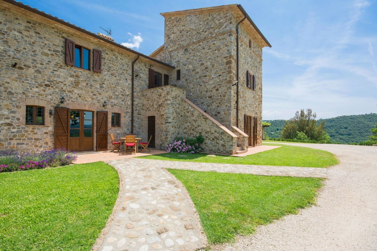 Castelli in vendita in Italia, eccone cinque dal Piemonte all'Umbria
