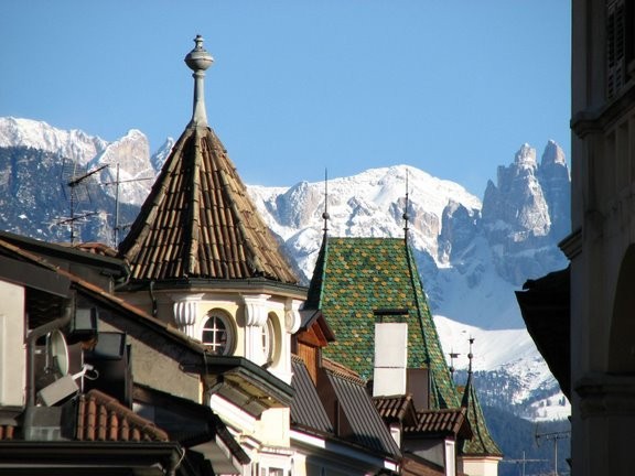 Typische Dächer in Bozen