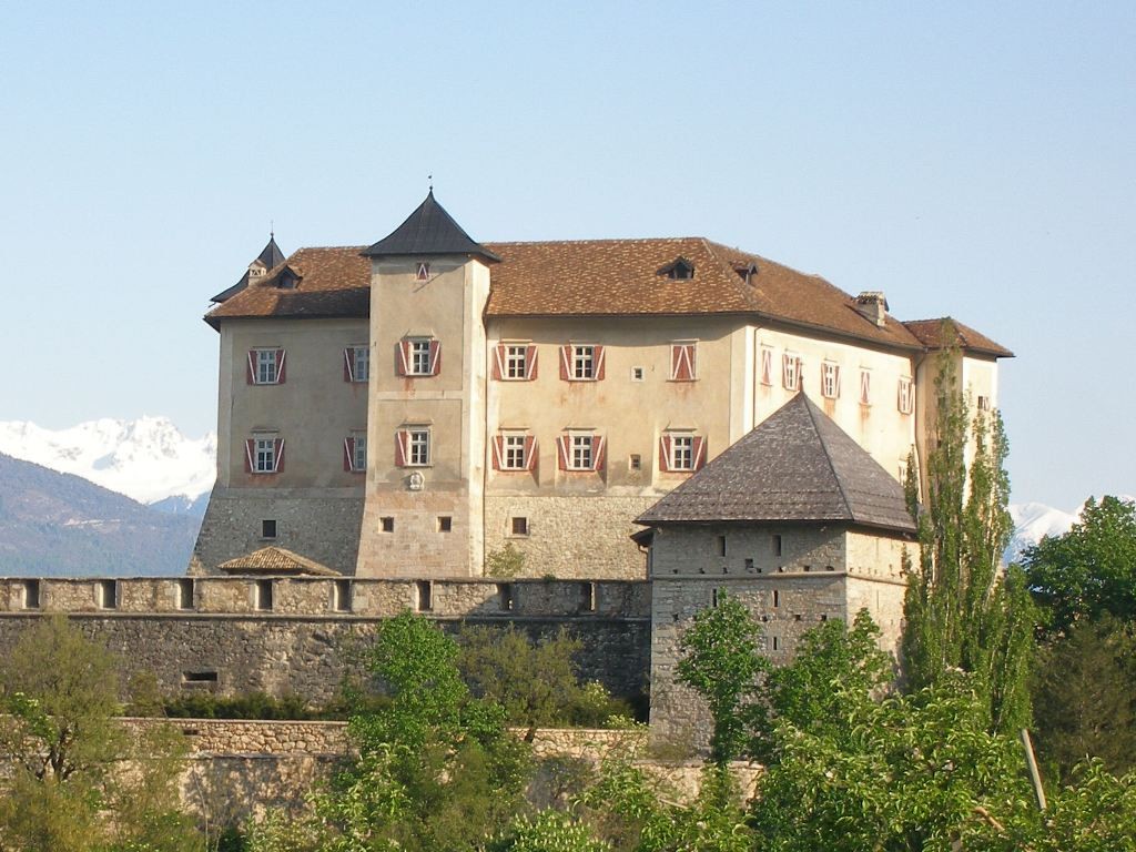 Castelo Thun visto do sul