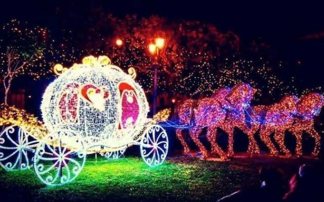 Christmas light installations / Flickr