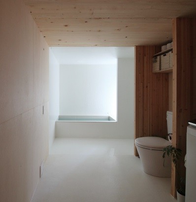 Legno e bianco, protagonisti