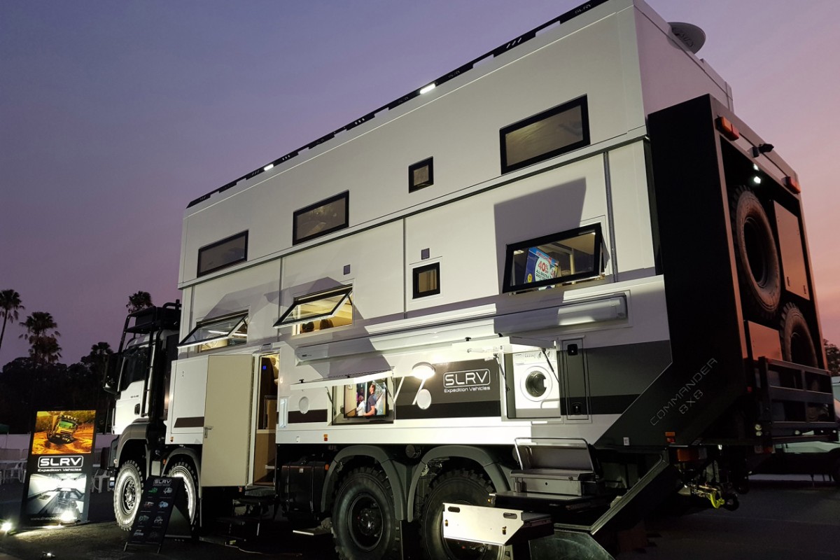 Una famiglia spende oltre un milione per trasformare un camion in una casa su quattro ruote