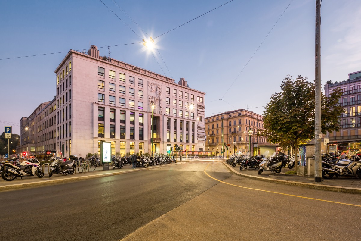 Palazzo dell'Informazione a Milano in vendita per 175 milioni di euro