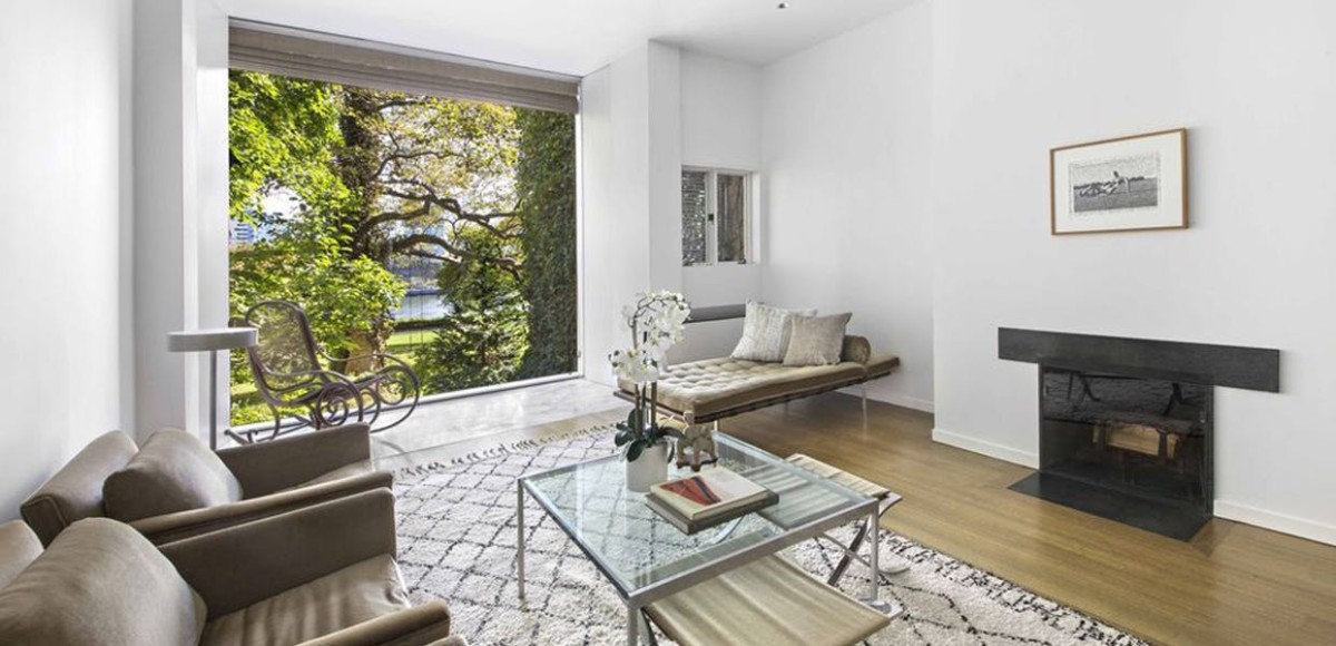 Una vista al giardino e al fiume