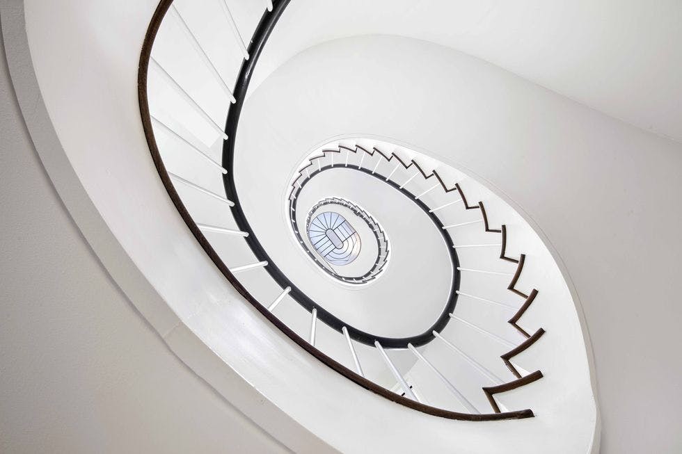 Incoronato da un lucernaio a forma di piramide