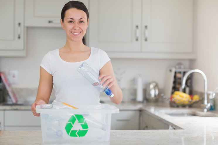 Useful tips to reduce the amount of plastic you use at home / Gtres