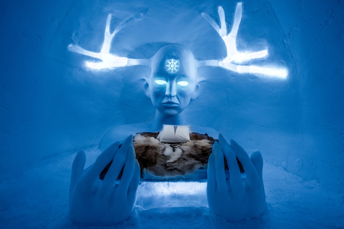 medium_art-suite-queen-of-the-north-icehotel-28