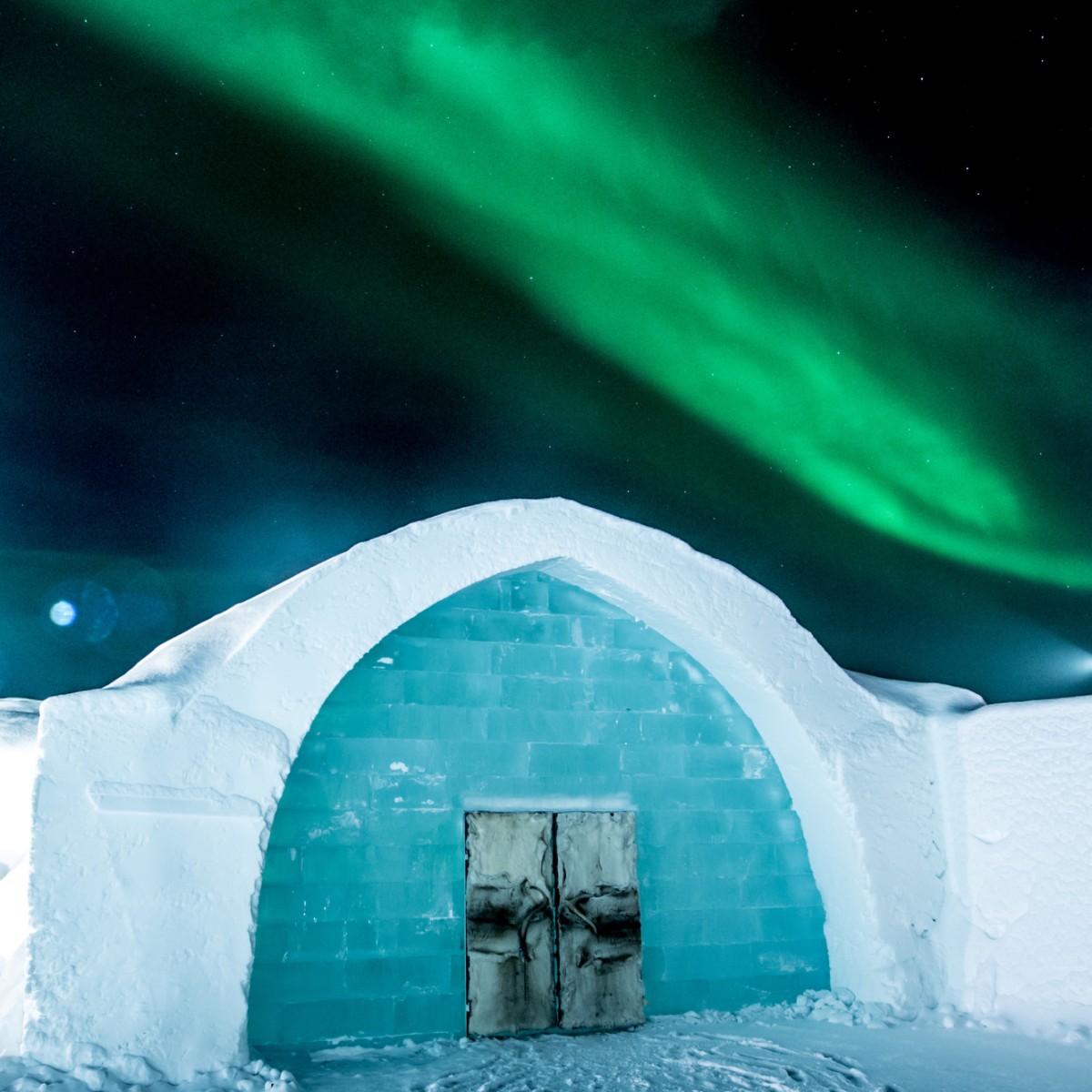 medium_icehotel-norhern-lights-asaf-kliger