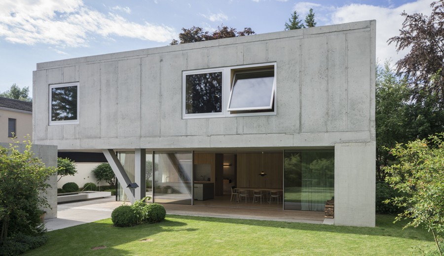 Le apparenze ingannano: questa casa sembra incompiuta ma nasconde un design da urlo