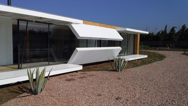 Una casa che si autoalimenta e cambia con le stagioni