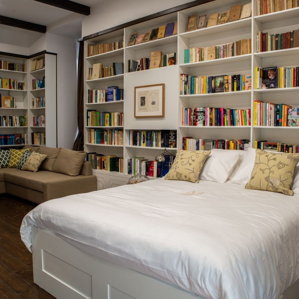 A letto con uno scrittore? A Napoli si può con l'hotel-libreria