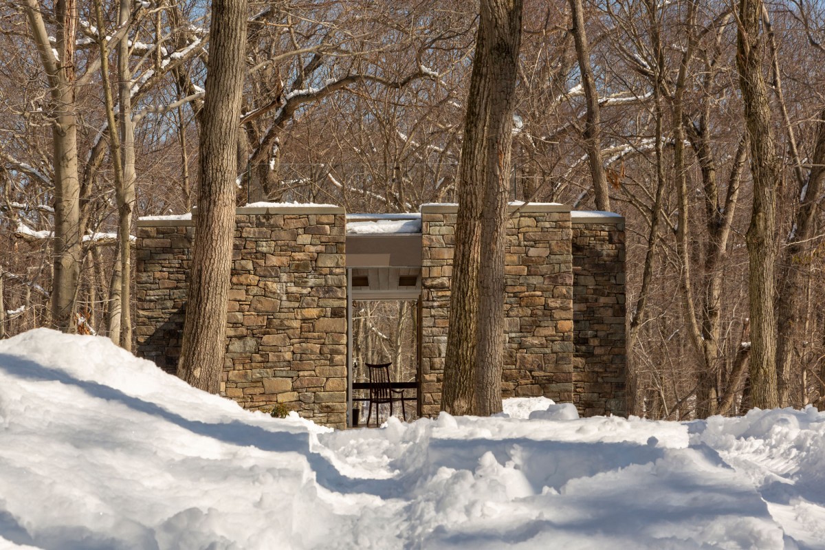 L'edificio è immerso nella natura
