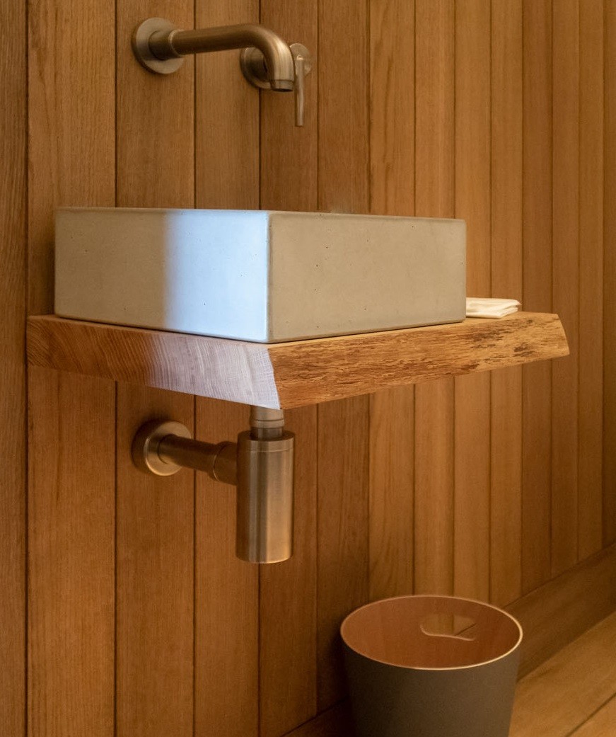 L'acqua dolce è fornita da un piccolo pozzo