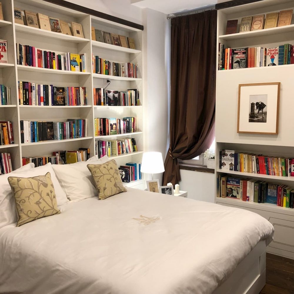 A letto con uno scrittore? A Napoli si può con l'hotel-libreria