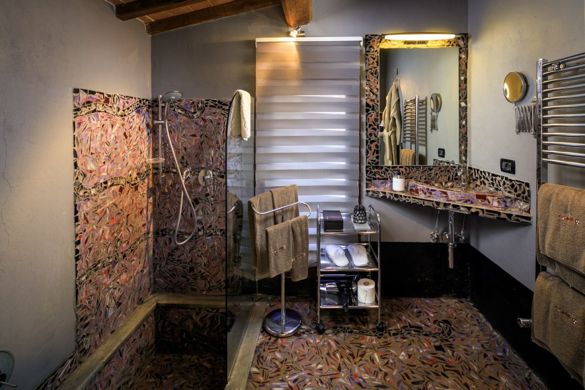 Uno de los baños decorados de forma exclusiva Uno de los baños decorados de forma exclusiva