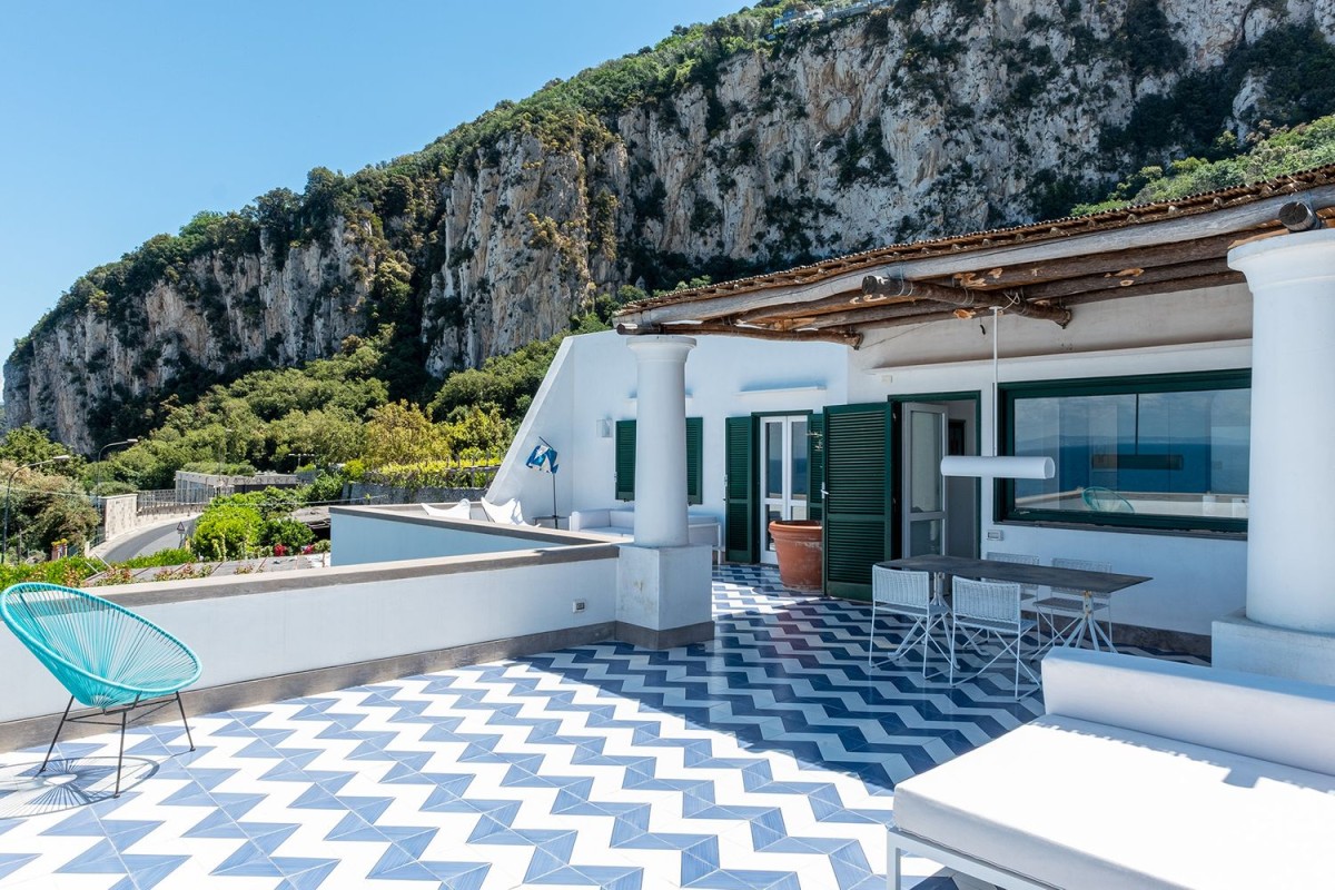 Uma moradia de luxo solarenga à venda em Capri