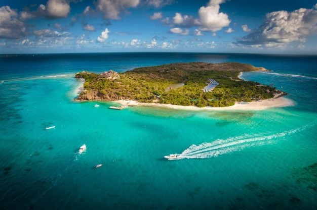 Richard Branson ipoteca la sua proprietà nei Caraibi per salvare Virgin Airlines