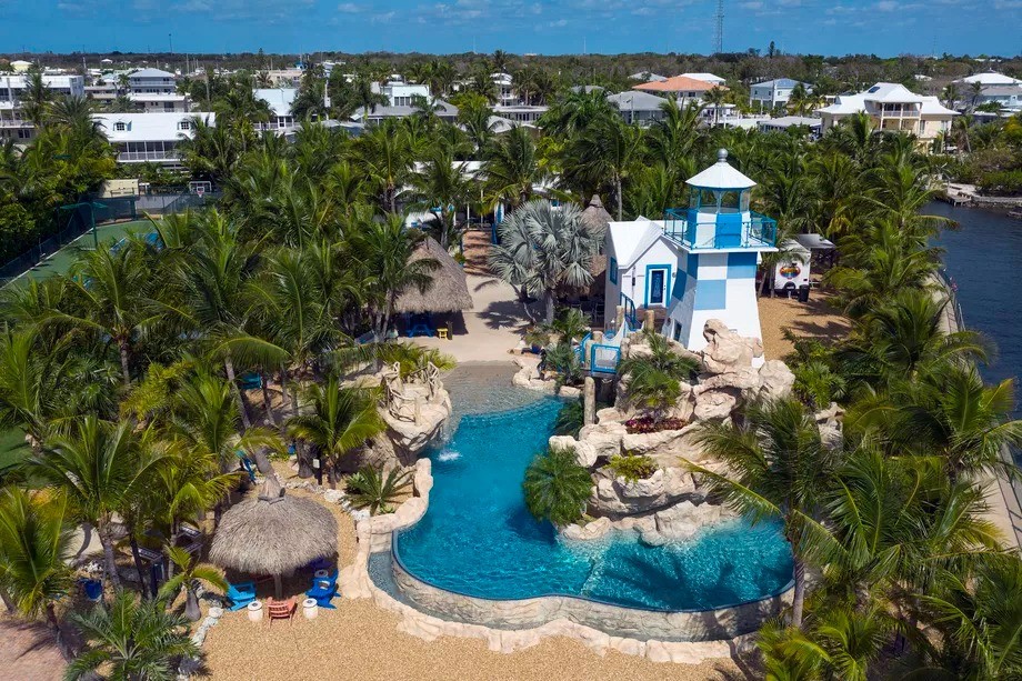 Un'incredibile villa con parco acquatico per trascorrere la quarantena