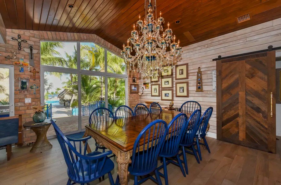 Un'incredibile villa con parco acquatico per trascorrere la quarantena