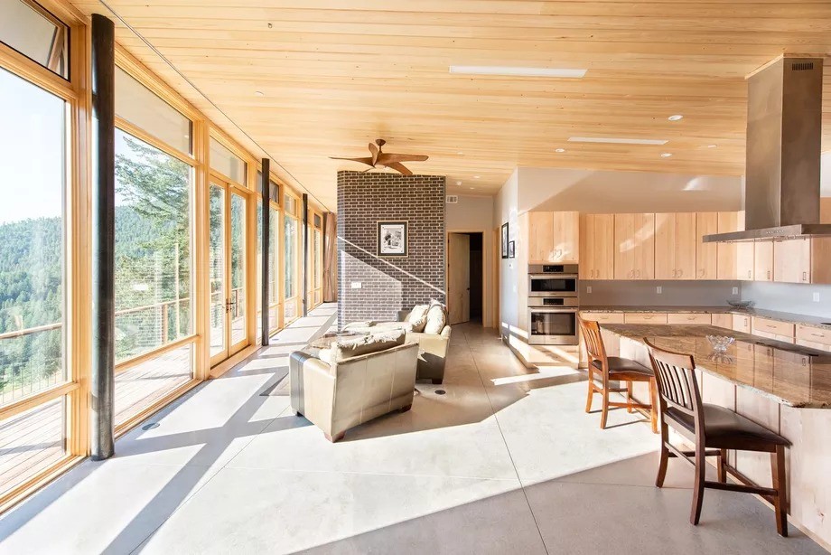 Una casa isolata in montagna in grado di raggiungere la massima efficienza energetica