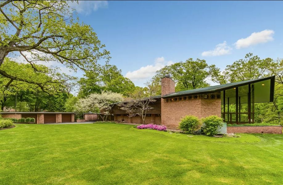 In vendita la casa progettata da Frank Lloyd Wright il cui soggiorno sembra una cattedrale