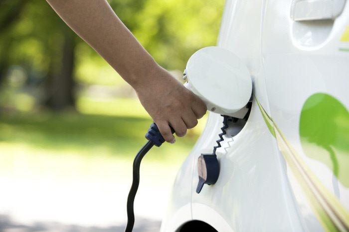 I nuovi incentivi per l’acquisto di auto ibride o elettriche (e non solo)