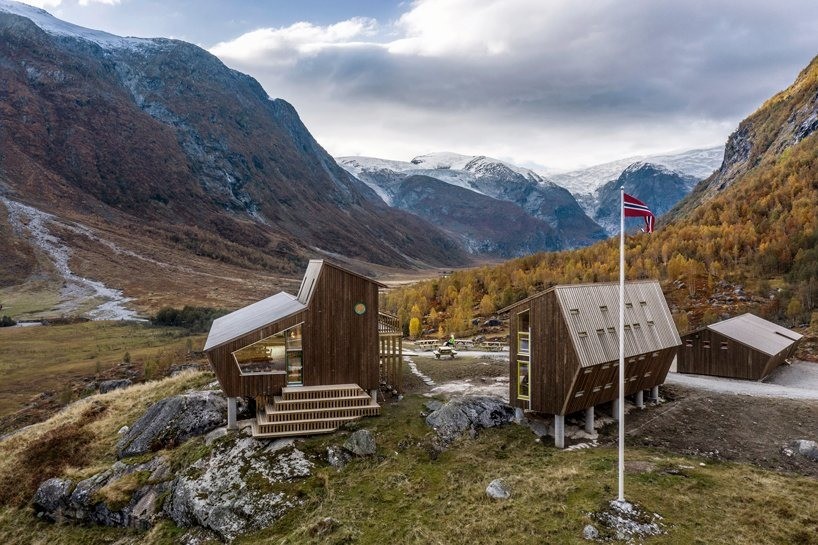 Capanne di legno in Norvegia per escursionisti che vogliono ammirare il più grande ghiacciaio d'Europa
