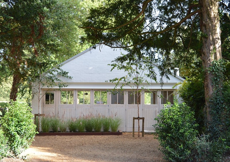 La spettacolare trasformazione di un vecchio laboratorio in uno studio di architettura nel Regno Unito