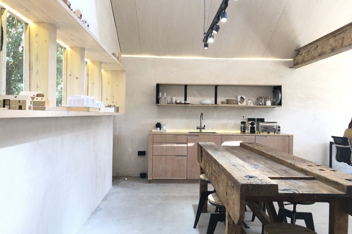 Si distingue per l'utilizzo del legno