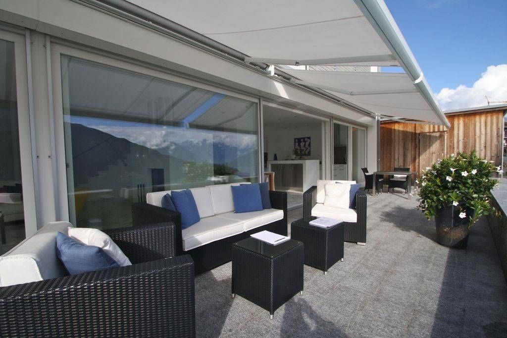 The property has several covered outdoor areas with views of the lake The property has several covered outdoor areas with views of the lake