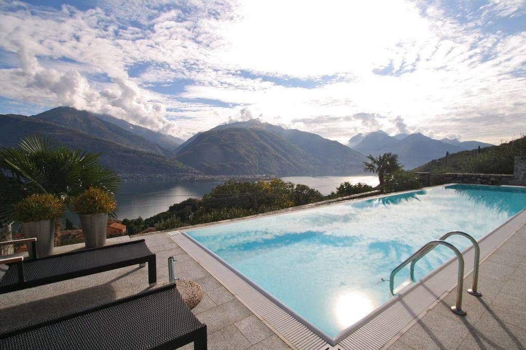 The swimming pool has dreamy views over the lake