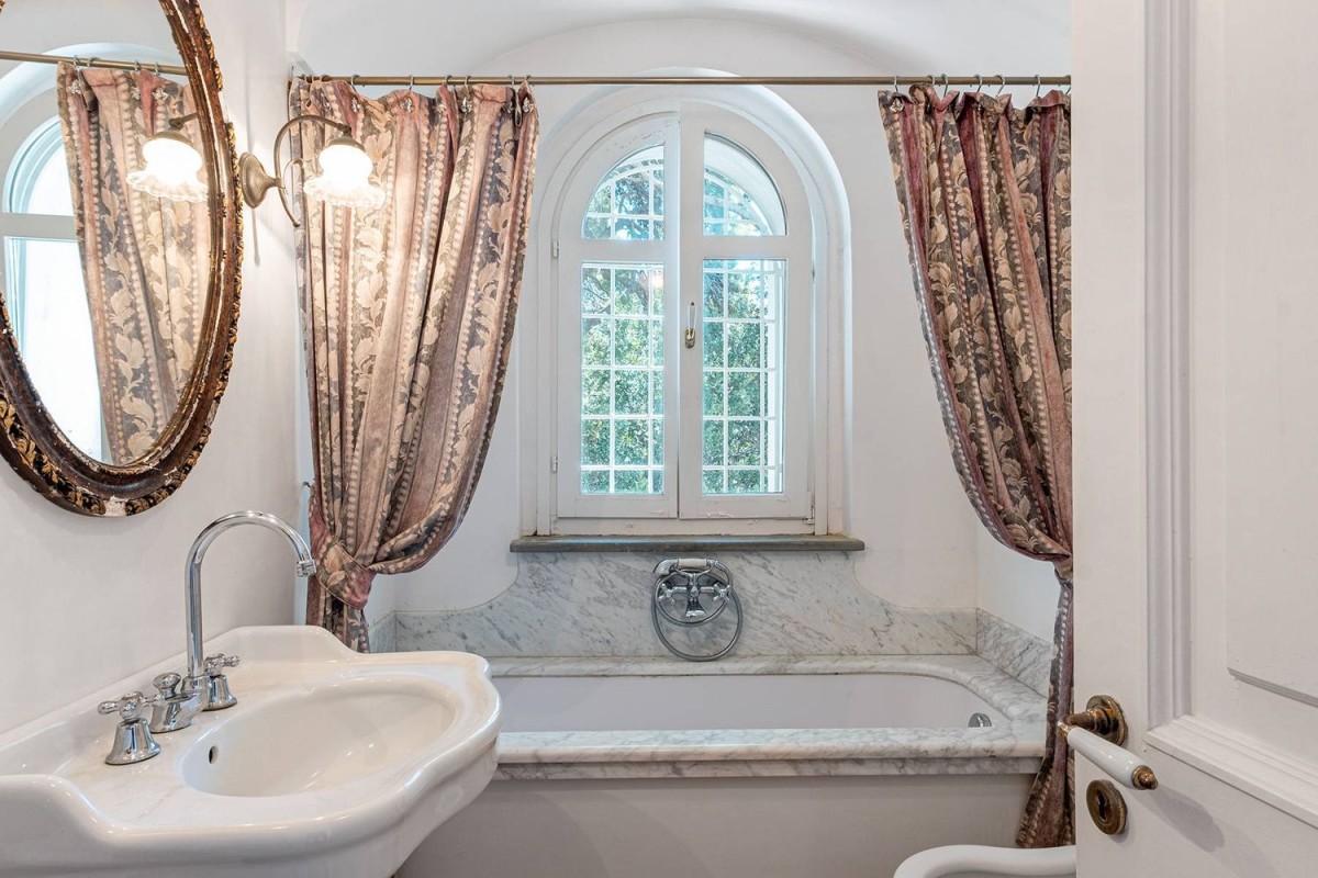 Algunas de las características tradicionales más hermosas se encuentran en el baño Algunas de las características tradicionales más hermosas se encuentran en el baño
