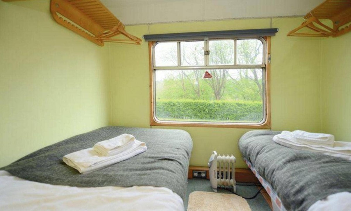 1704carriagehousecarrbed2