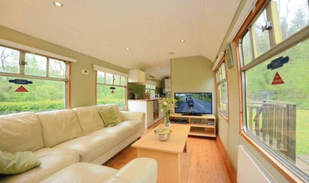 1704carriagehousecarrlive2