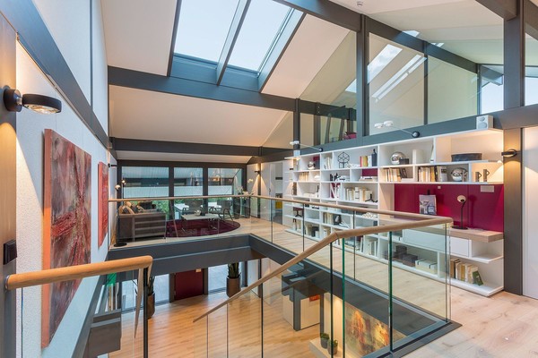 Una casa piena di finestra