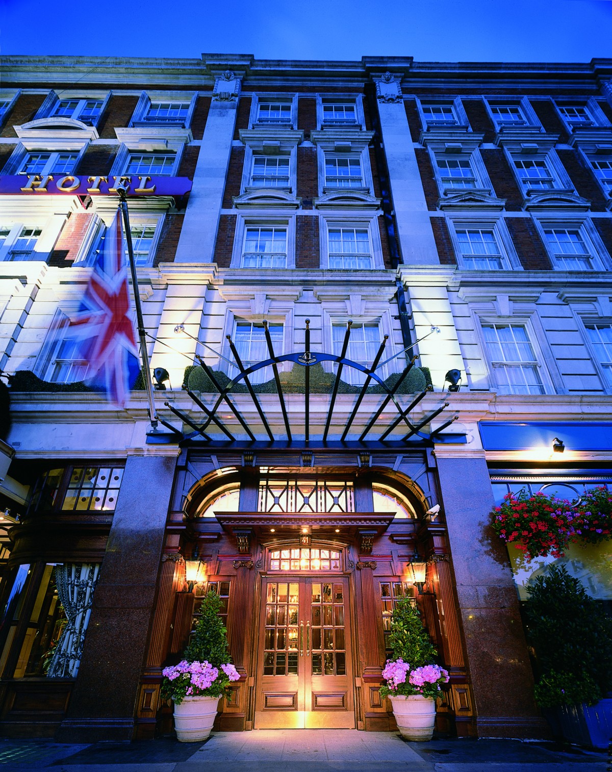 hotel_41_victoria_london.hotel_41_exterior_evening