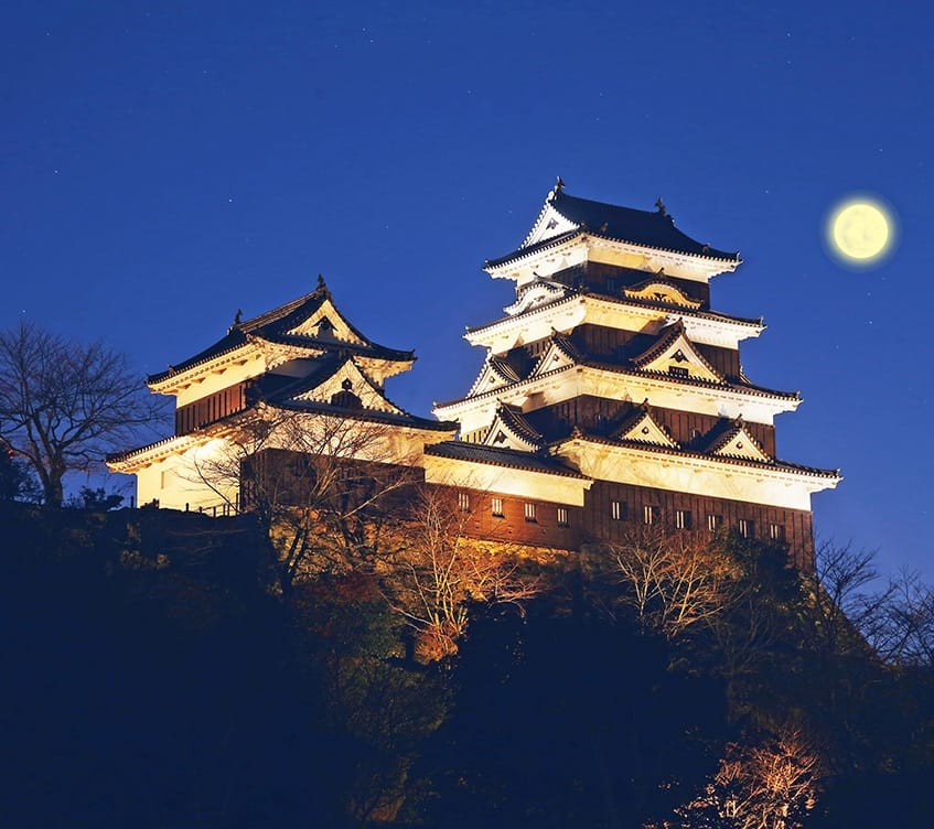 Questo antico castello giapponese di legno è diventato un hotel
