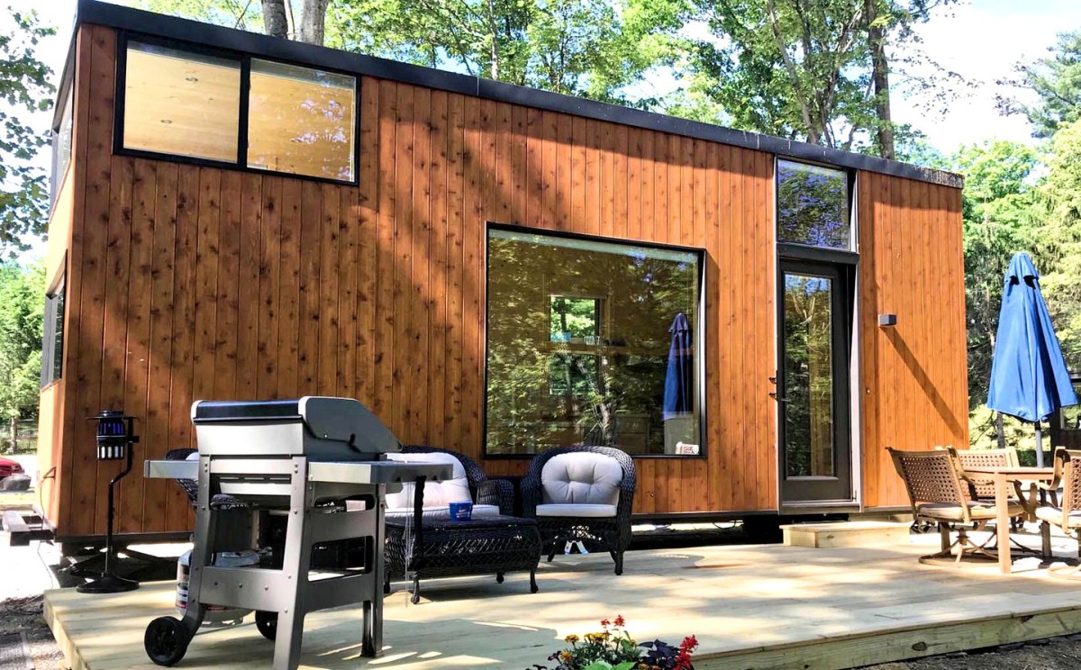 Una mini-casa di design con terrazza a New York per sfruttare al massimo lo spazio