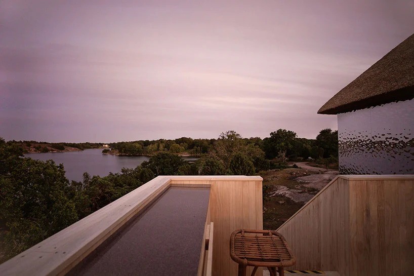 tomas-sandell-synvillan-mirrored-floating-villa-sweden-07