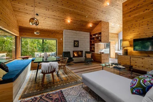 Una casa in legno che unisce minimalismo scandinavo e tradizione giapponese