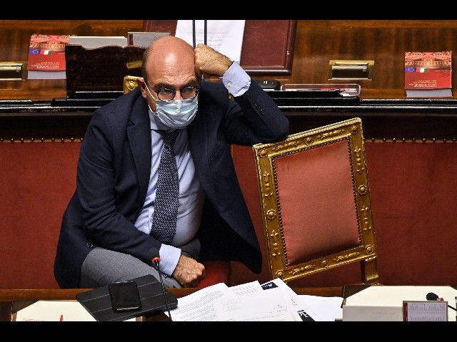 Misiani, più aiuto a chi deve chiudere del tutto