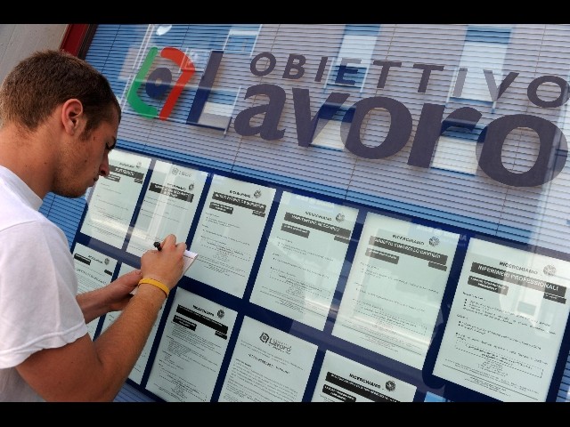 Istat:a settembre occupati stabili, -330.000 su febbraio