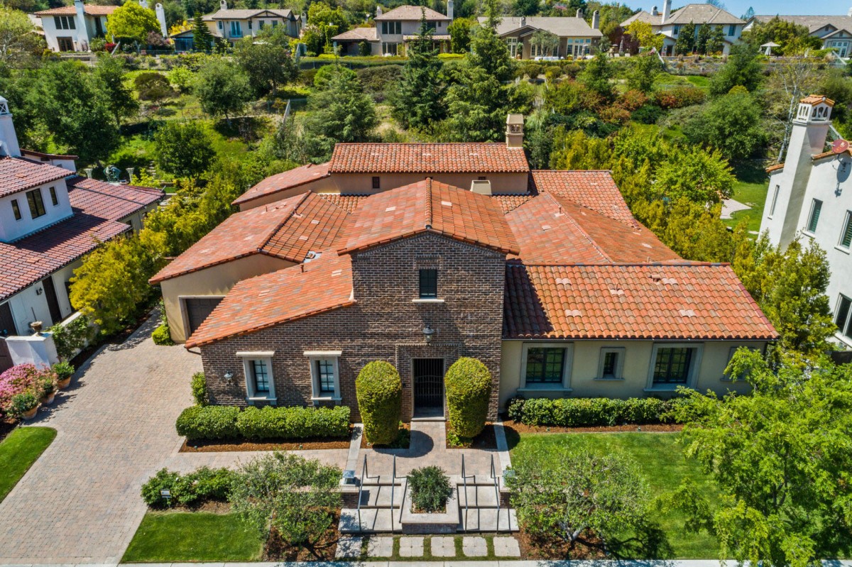 Si trova a The Oaks of Calabasas
