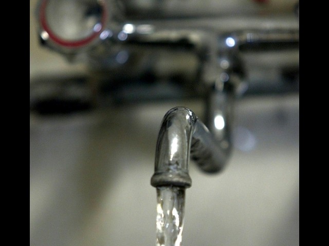 Tariffe: impennata negli ultimi 10 anni, acqua +60%