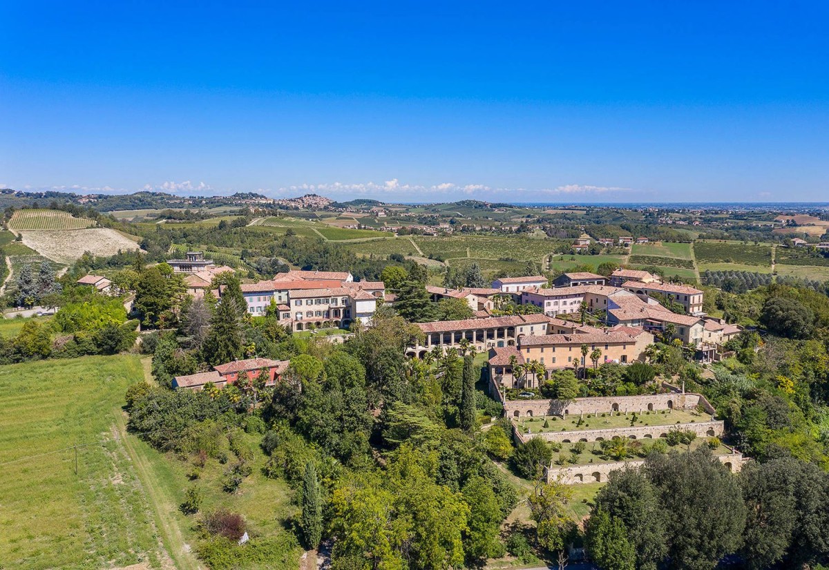 The property is located in the middle of the Italian countryside 